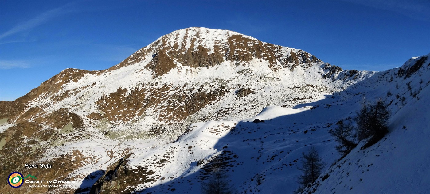 47 Zoom in Valegino e il sottostante valloncello con le baite.jpg